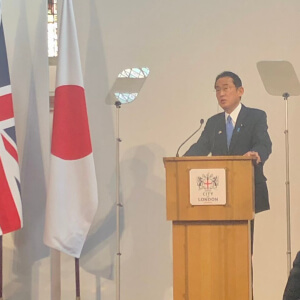 イギリスなのに英語ではなく日本語でスピーチする岸田文雄総理